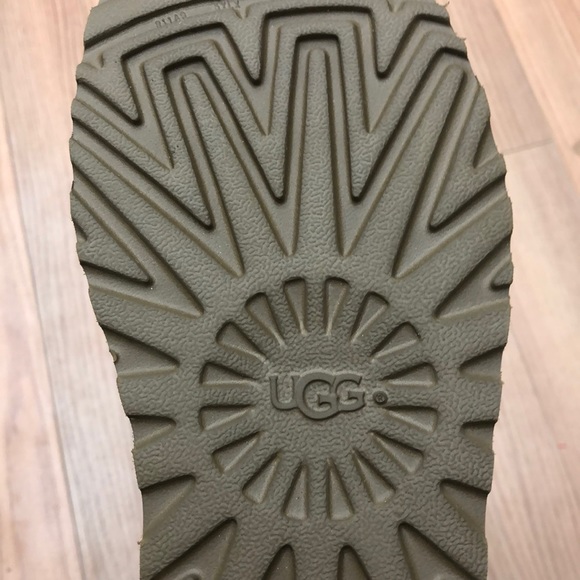 UGG Classic Short II Boots: Chestnut (UGG08) - Picture 5 of 6